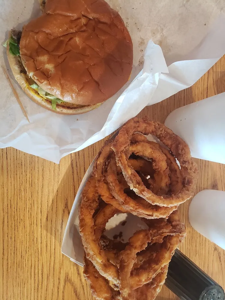 Cheeseburger and Onion Rings